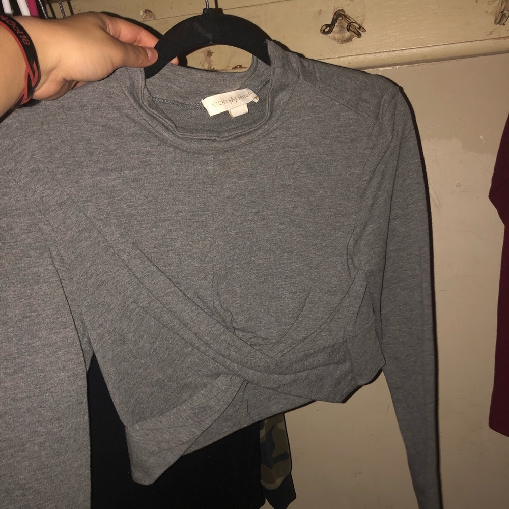 nicki minaj grey crop top